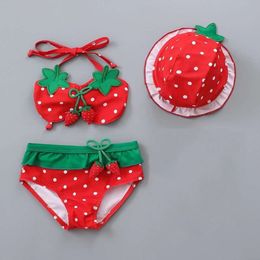 2024 Baby Kids Girls 3 piezas Bikini Bikini Summer Children Cute Strawberry Pineapple Twimwear para vacaciones en la playa L2405