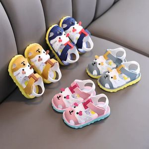 2024 Baby Zomer Sandalen Baby Jongen Meisje Schoenen Rubber Zachte Zool Antislip Peuter Cartoon Animial Babybedje Schoenen geboren G12204 240229