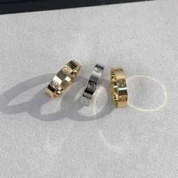 2024 anneaux de bande 18K Ring 3,6 mm V Le matériau en or ne se décolorera jamais la bague étroite sans diamants de luxe Marque Reproductions officielles avec comptoir