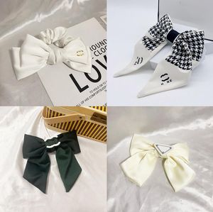 2024 BROONRETTES Mode Luxe Sweet Bowknot Hair Clips Pins Bronettes Girls Persoonlijkheid Letters Love Bow Knot Butterfly Designer Pink Black Hairclips Haarspelten