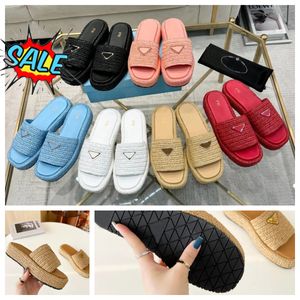 2024 Sandales de créateurs Femmes Plate-forme Diapositives Pantoufles en cuir rembourrées Curseurs en caoutchouc Chaussures pour femmes Luxe Boucle d'été Sandales de plage