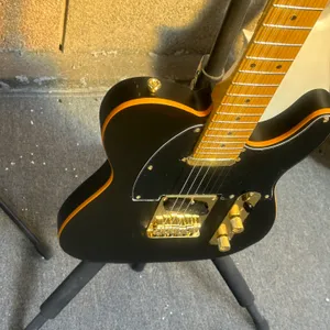 2024 Guitarra eléctrica negra Piezas doradas Pastillas HH Envío gratis