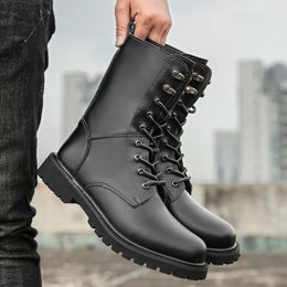 2024 Zwarte trend Outdoor Boots Men's Motorcycle High Top Punk Shoes voor casual lederen enkelman 185's 847