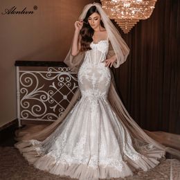 2024 Bling Lace Sweetheart Mermaid Wedding Jurk met spaghetti -riemen Mouwloze kralenparels Appliques Trumpet Bruidjurken met gegolfde trein