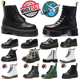 2024 BOTAS DOC MARTEENS Boot de diseñador para hombres zapatillas de lujo Triple Black White Classic Booties Short Short Nnow Nieves al aire libre Tamaño caliente Tamaño 35-45