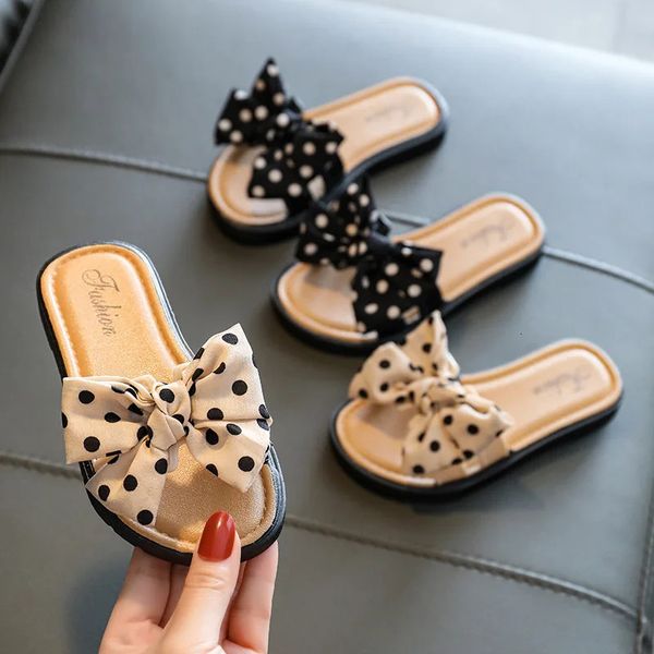 2024 Bow Flats Open Toe Slide Sandals Flip Flip Flip Flip Children Fiest Spoders Niños Niños Lindas zapatillas de playa Zapato 240407