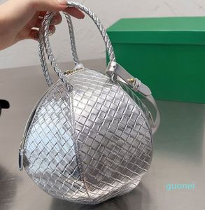 Bolso con asa de bolos para hombre y mujer, bolsa trenzada de cuero redonda de diseñador con cierre de cremallera, bolsos de hombro de atmósfera minimalista, 2024