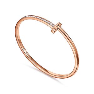 2024 Bracelet Designer Charme de luxe Bracelet Lettre T Bracelets Bijoux pour femmes Bracelet Accessoires de mode Titane Alliage d'acier GoldQ4