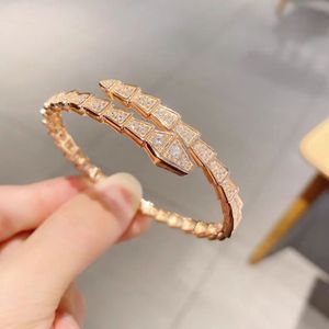 2024 Bracelet Designer Femmes Top Qualité Bracelet Serpent Os Plein Diamant Bracelet Femme Classique Argent Diamant Ouvert Bracelet Femme Polyvalentq3