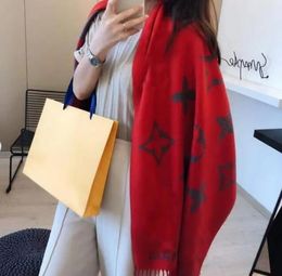 2024 Brand Designer Scarf Luxury V Scarf Cashmere épais châle Femmes Long Winter Wram Pashmina Long Wraps Hijab avec Tassel Bufanda Foulard L6638 avec boîte