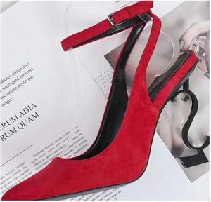 2024 Zapatos de diseñador de marca para mujer Tacones altos Zapato Letras atractivas Cuero real Gamuza Bombas de moda Calzado de primavera Vestido de novia con caja