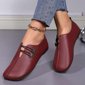 2024 Brand Designer femme Toe Square Toe en cuir japonais appartements vintage des mocassins à bande étroite pour femmes