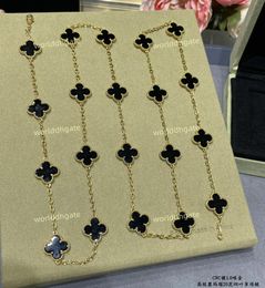 2024 Marca Moda Van CLover Collar de lujo Pearl Shell 20 Collar colgante de flores Collar de diseñador de oro de 18 k de alta calidad para mujeres