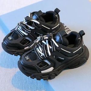 2024 zapatos para niños de lujo de verano transpirable para niños Diseñadores de diseño deportivos zapatos para niños transpirables zapatillas casuales de moda al aire libre zapato atlético y6