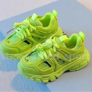 2024 Ademende zomer luxe kinderschoenen jongens meisjes ontwerper sportschoenen ademende kinderen baby casual sneakers mode outdoor atletic schoen p23