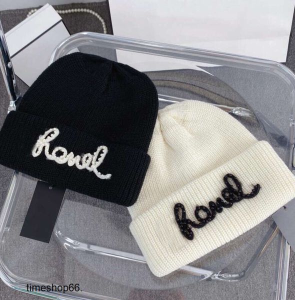 2024 Sombrero sin ala Diseñador Marca Doble Letra Piña Raya Bordado Beanie Skull Caps Lujo Unisex Otoño Invierno Negro Blanco Lana Sombreros de punto Mantenga el sombrero caliente