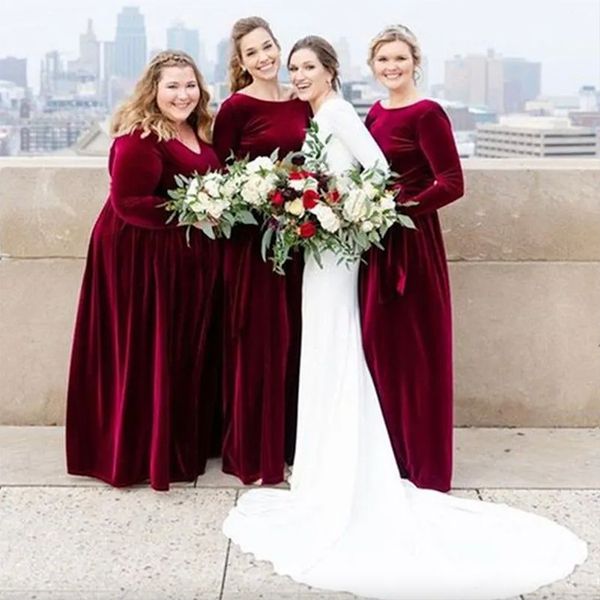 Robes de demoiselle d'honneur bordeaux, grande taille, en velours, manches longues, longueur au sol, col rond, robes d'invitées de mariage sur la plage, sur mesure, 2024