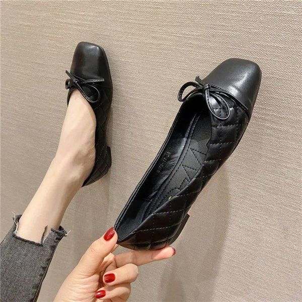 2024 Casual Single 694 Zapatos Fragancia de mujer Otoño Fondo suave poco profundo Negro Profesional Joker Flat 971