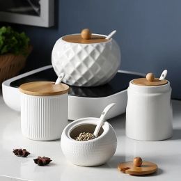 2024 pots d'assaisonnement en céramique avec couvercle en bois Salt Shakers Supplies Organisatrice d'épices blanches Cancar