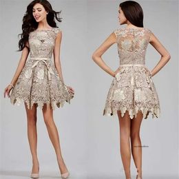 2024 Champagne Short Mini Arabe A Line Robes Homecoming Robes de la dentelle de la Lace Brea Bow Longueur du genou Célébrité du soir Prom 0509