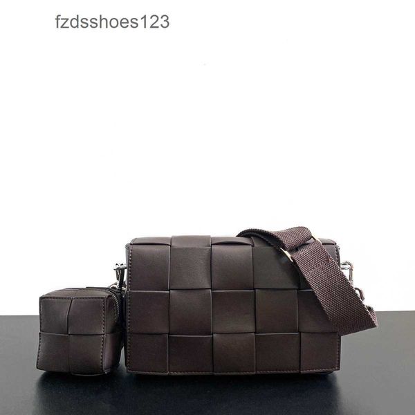 2024 Fashion à main poitrine Sac à main tissé Brotteega Botteega Light Leather Veneeta Small Luxury Fashion Mens Mens Femmes Sacs de taille Cassette Man Dlul