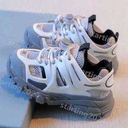 2024 Kind Love Kid Fashion Shoes for Children Basketball Sneakers Baby Boy Athletic Shoe Hook Loop Designer voor jeugdjongen Toddlers EU 26-35 T412