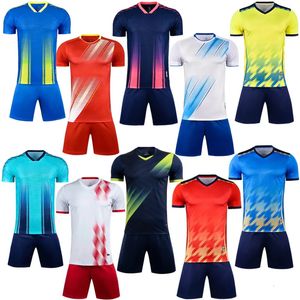 2024 kinderen voetbalshirts stelt mannen voor jongens voetbalkleding overlevende voetbaluniformen vrouwen voetbaltrainingspak 240416