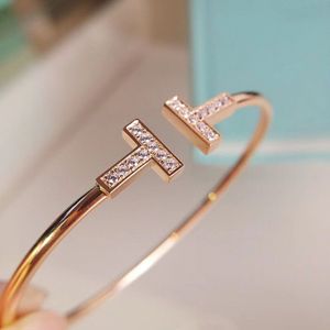 Bracelet lettre T avec diamant en acier inoxydable, marque classique, à la mode, bijoux haut de gamme, cadeau pour dames et mères, cadeau q2, 2024