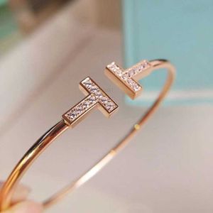 Bracelet lettre t avec diamant en acier inoxydable, marque classique, à la mode, bijoux haut de gamme, cadeau pour dames et mères, 2024, q2