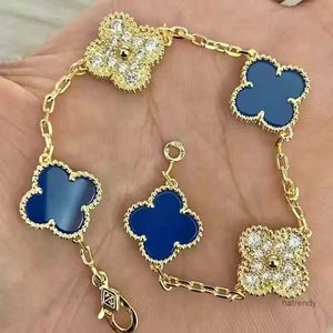 2024 Pulseras con dijes de moda clásica 4four Leaf Clover Designer Jewelry 18k Brazalete de oro para mujer Joyería elegante Regalo 93ry