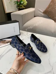 2024 Classique Cuir Métal Cheval Fermeture Femmes Chaussures Designer Robe Chaussures Italie Mode Confort Paresseux Hommes Chaussures Impression Lettre Casual Chaussures Plates Taille35-46 CZ240272