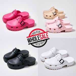 2024 Clog Hebilla Diseñador Diapositivas Sandalias Plataforma Zapatillas Para Hombre Para Mujer Blanco Rosa Zapatos impermeables Hospital de enfermería al aire libre 36-41