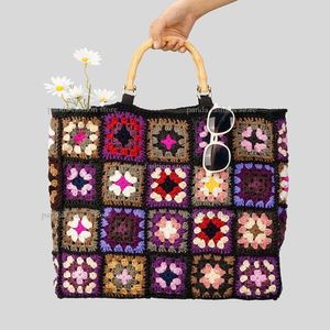 2024 Sac tissé à plaid de grand-mère colorée, sac à main au crochet de filetage en coton fait à la main, sac d'épaule en bambou sac pour femmes sacs à main