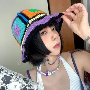2024 Chapeau en tricot coloré Nouvelle femme fille faite à la main
