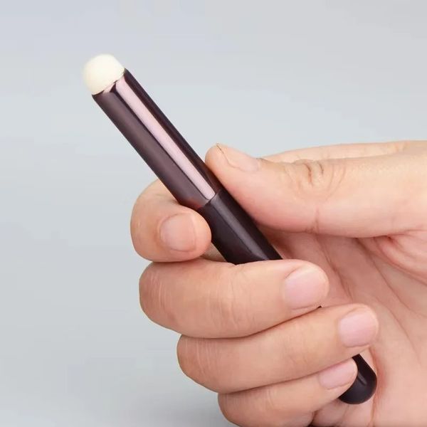 2024 Corriente de maquillaje Pincelado Small Spotle Círculos Círculos Oscuros Cepille Mezcla Corredor Cepille Cepillo de labios Herramienta de maquillaje para la sombra de maquillaje para