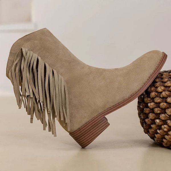 2024 Botas de tobillo de gamuza de vaca para mujer Otoño Invierno Cálido Moda Fringe Casual Cremallera trasera Punta redonda Mujer corta 240301