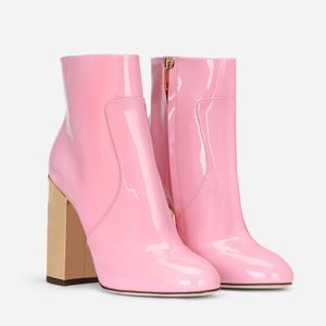 2024 Bottes de cheville en cuir breveté rose Cowskin 10 cm Gold carré talons hauts chaussures martin half bottines