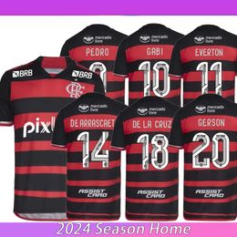 2024 CR Flamengo Soccer Jerseys PEDRO GABI Maglia EVERTON DE ARRASCAETA Accueil DE LA CRUZ DAVID LUIZ Chemises de football Uniforme