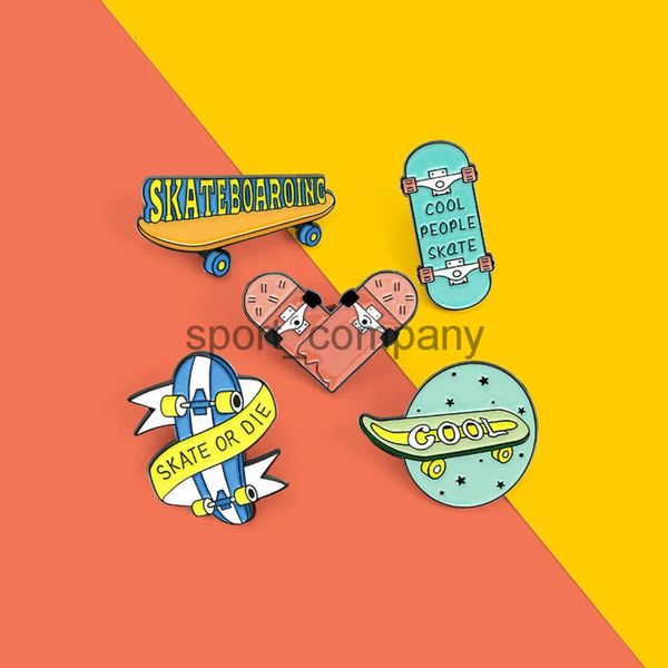 2024 Creative Skateboard Metal Brooch Black Dog Cat People Cool Personnes Skate Frog Astronaute Champignon Skateboard Badge Punk Bijoux Pin de la mode Accessoire