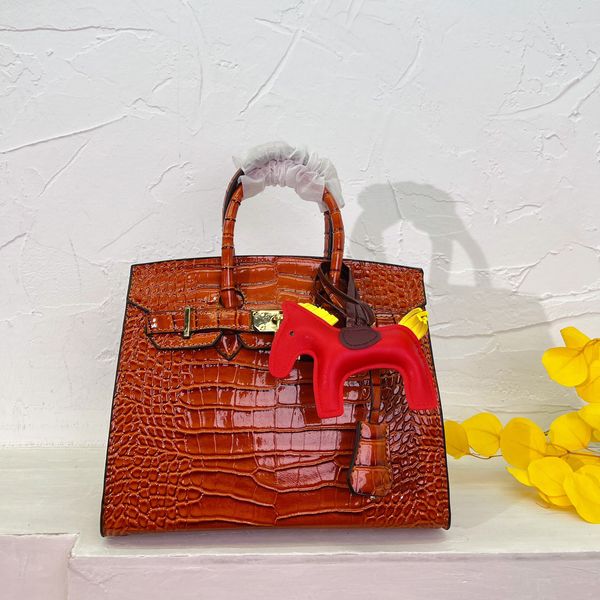 2024 Sac à main crocodile pour femme, sac à bandoulière en cuir véritable uni, sacoche à bandoulière, décoration de serrure en or avec accessoires de poney et ruban