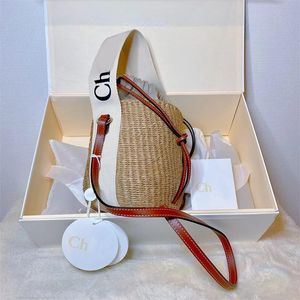 2024 Cross Body Woody Straw Sacs tissés Handmade Designer à main pour femmes Cadeaux d'anniversaire matériaux naturels Luxurys Totes Sac de godet épaule Plage XB015 E23