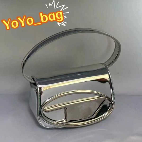 2024 Crossbody Verano Bolsos pequeños Bolsos Nuevas Mujeres Bolso de cuero genuino Celebrity Hombro Mismo grupo Underarm Mini Tote Bag