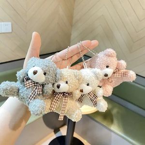 Porte-clés de dessin animé mignon, mini nœud papillon, petit ours, poupée en peluche courte, sac de jouet, porte-clés de voiture, pendentif poupée, vente en gros, 2024