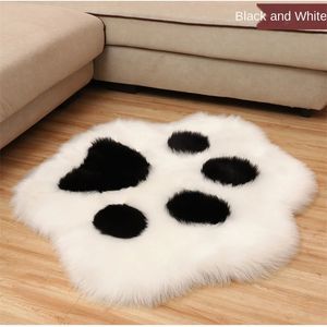 2024 Lindo gato Paw Bear Foot Cushion Footprint Animal Forma alfombra de peluche suave Sofá mesa de sofá alfombra decorativa de dormitorio 2021