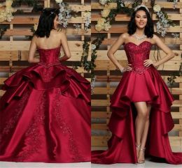 2024 Vestidos de quinceanera rojo oscuro con tren desmontable Cristales con cuenta