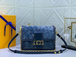 2024 Denim Blue Sand Wash Strap Vintage Casual Qualité Luxurys Designers Chaîne de mode Véritable cuir Lady Totes 59631