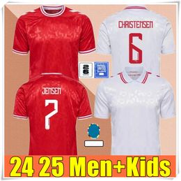 2024 Denemarken Voetbalshirt Euro Cup Nieuw 2025 Nationaal Team 24 25 Voetbalshirt Heren Kindertenue Volledige set Thuis Rood Uit Wit HerenuniformJENSEN CHRISTENSEN ERIKSEN DOLBERG