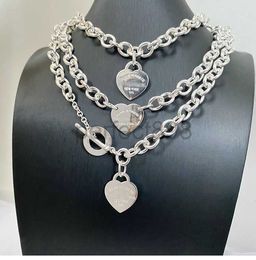 2024 Diseñador 925 Peach Silver Heart Pendse Grueso Cabecillo OT Collar en forma de corazón de la mujer Temperamento ajustable Estilo versátil RFQu