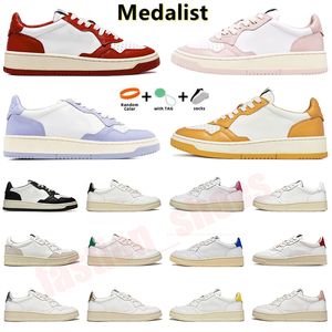 2024 Designer Action Femmes Chaussures décontractées Plateforme USA USIPE TWO TONE ROSE ROSE Black Golden Panda Logs LOWS OUTDOOR MENS OG TRAIN