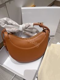 2024 Bolso de diseñador Polen Bolso de media luna de cuero de vaca puro de lujo Bolso cruzado estilo Numero Bolso de albóndigas Bolso de mujer clásico y de moda de primera calidad con bolsa para el polvo